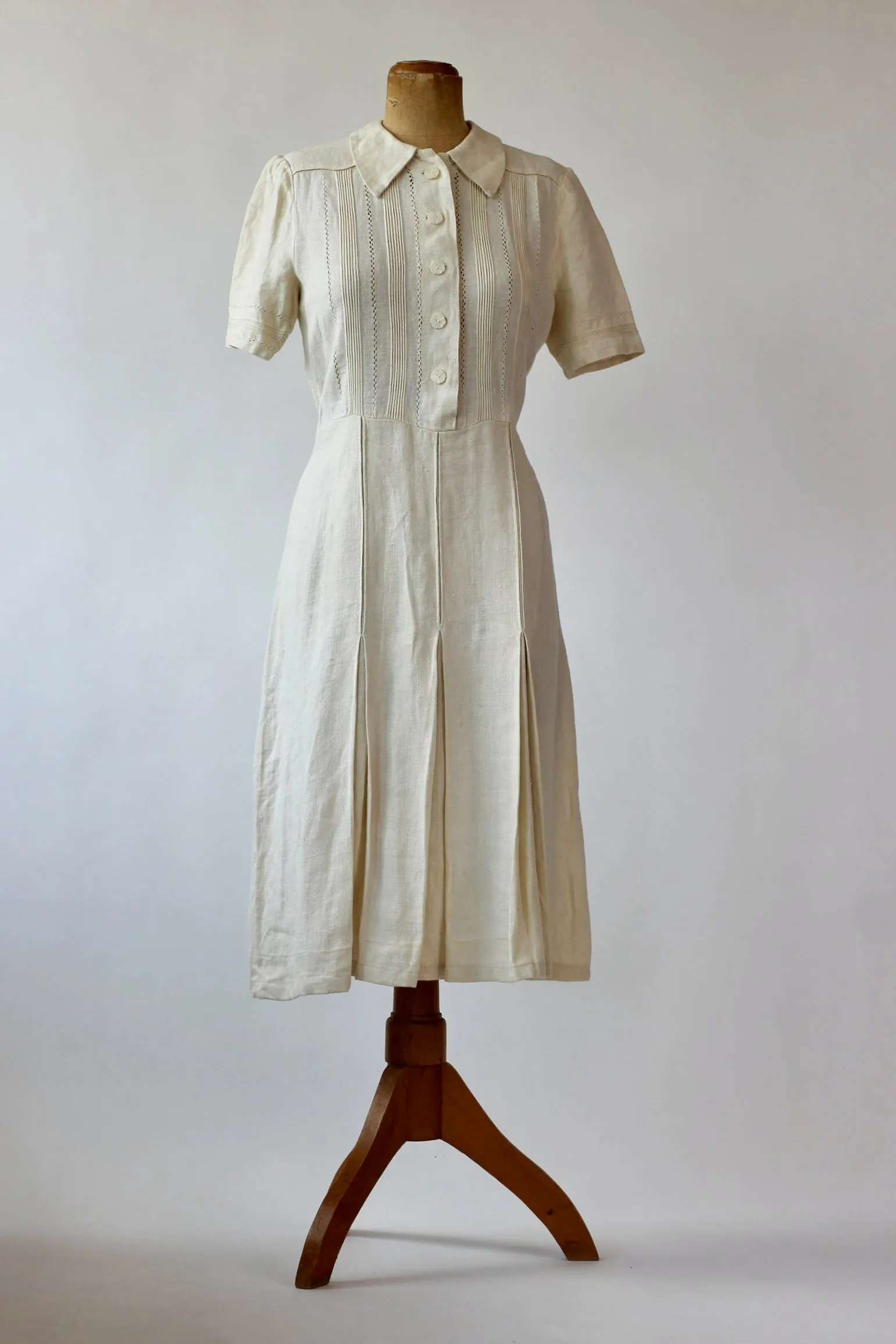 1930s Linen Dress With Mother of Pearl buttons/Size L