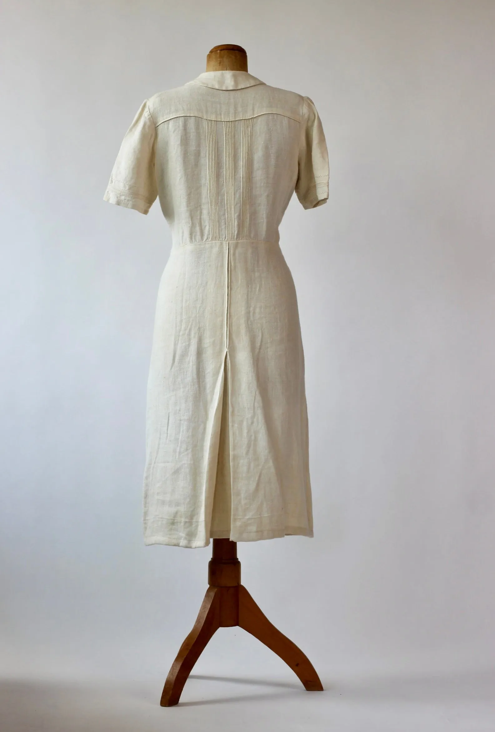1930s Linen Dress With Mother of Pearl buttons/Size L