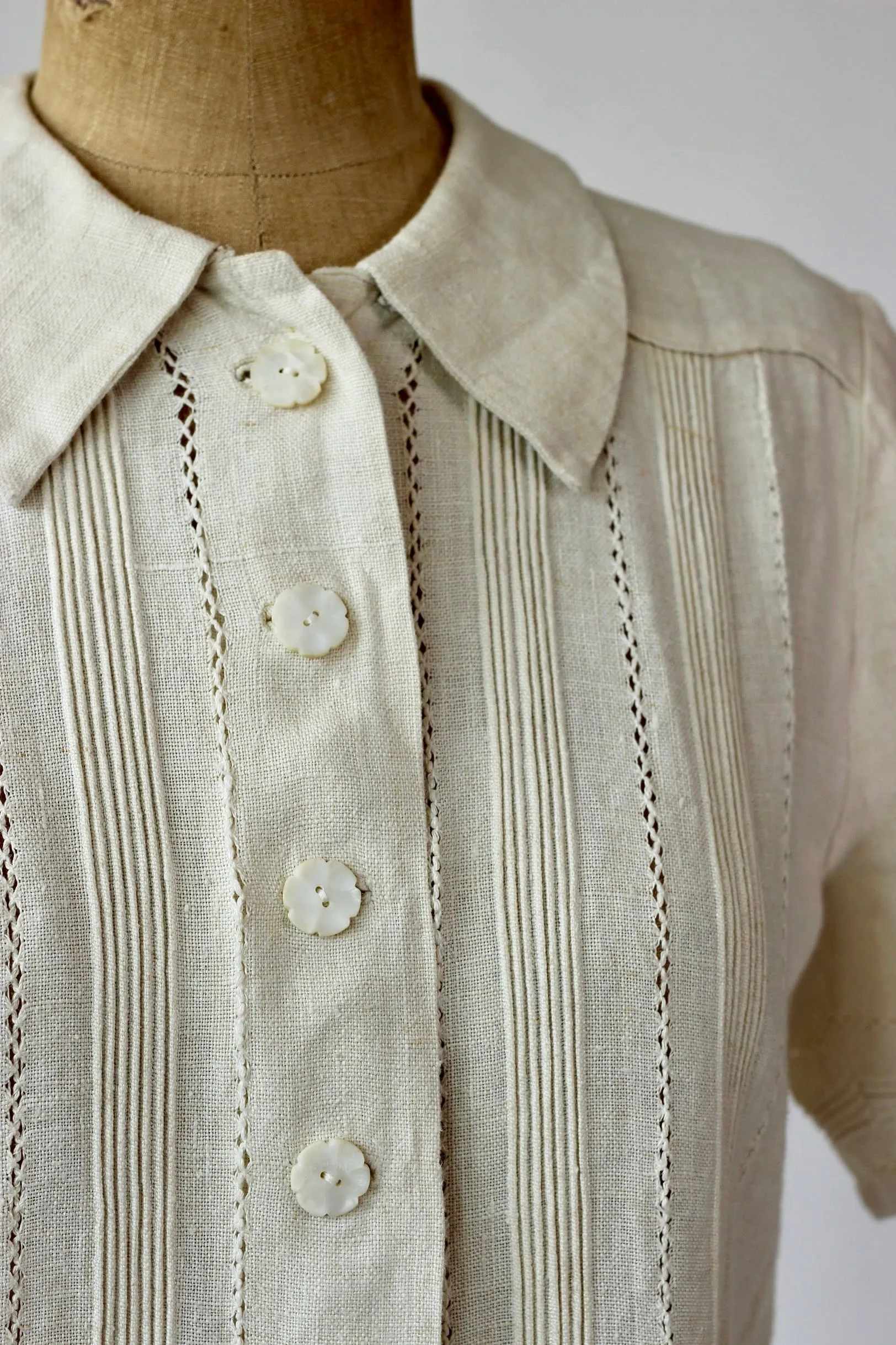 1930s Linen Dress With Mother of Pearl buttons/Size L