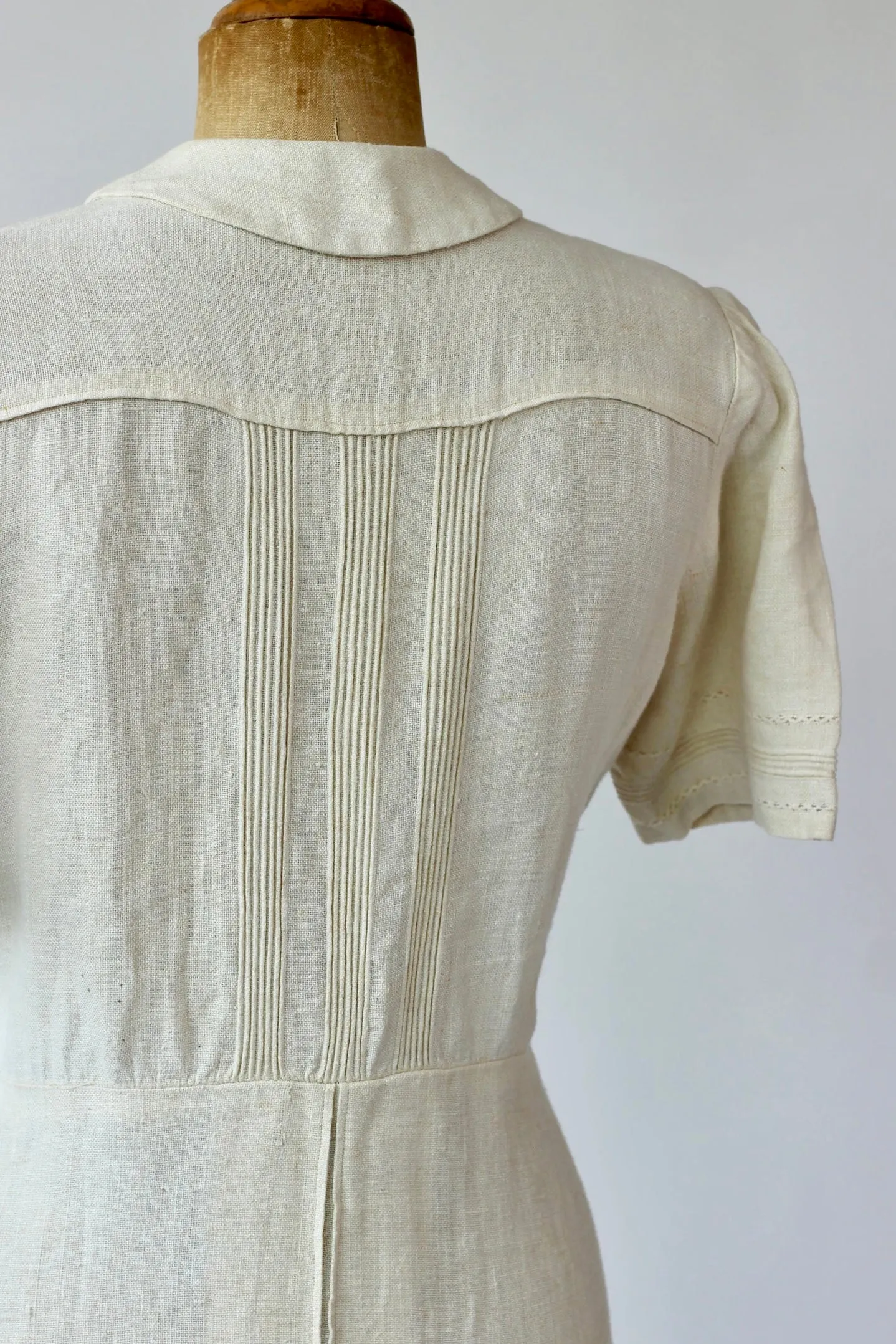 1930s Linen Dress With Mother of Pearl buttons/Size L