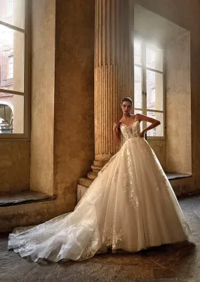 Pronovias Privee: Kyante
