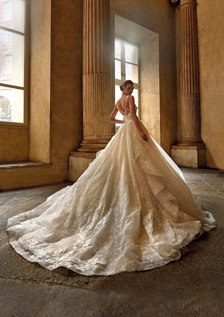 Pronovias Privee: Kyante